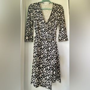 Diane von Fürstenberg vintage, black and white pattern wrap dress M
